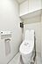 トイレ：LIXIL製洗浄機能付トイレ新規交換済みです。節水型のトイレなので、環境に配慮したエコな暮らしを送れます。吊戸棚を設置していますので、小物やお掃除用品などをすっきり収納できます。