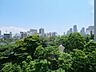 その他：バルコニーからは思わず伸びをしたくなるような開放的な青空、豊かな水と緑を感じられる気持ち良い景色が広がります。都会の喧騒から離れ、日常をアップデートできる大切な空間です。