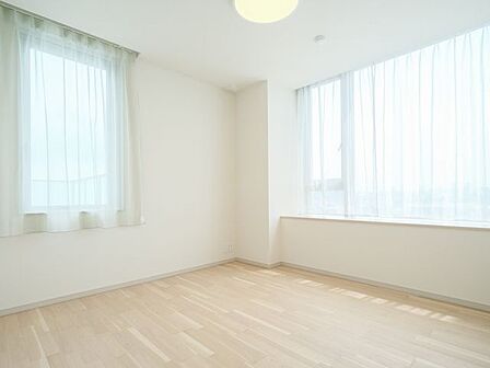 心地よい時間が流れる洋室2は、毎日が忙しいあなたもほっと一息つける安らぎの空間です。