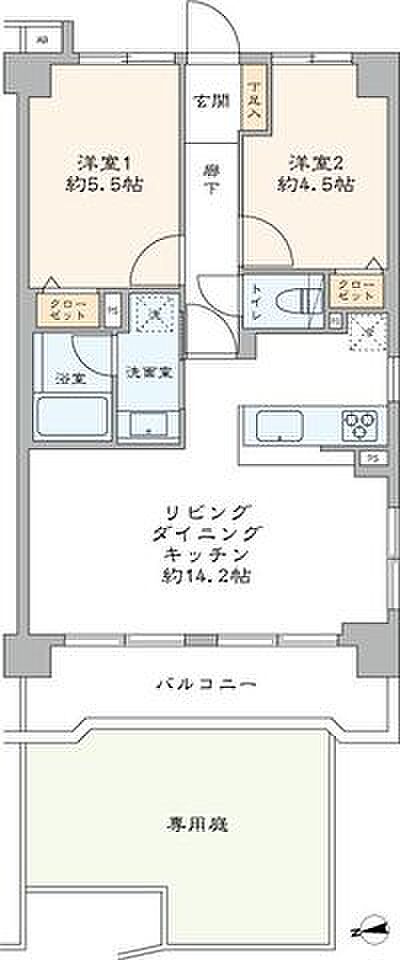 専有面積52.55m2・2LDKの間取りの3方角部屋です。約11.8m2の専用庭付きです。1階住戸ながら、2階相当の高さに位置します。