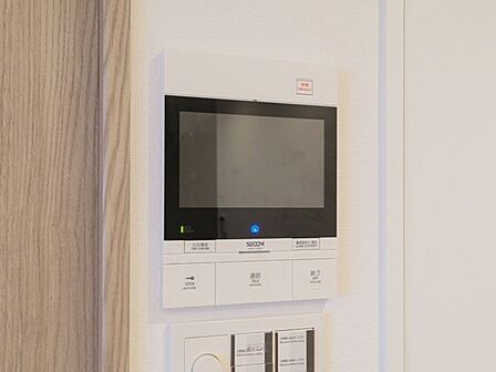 訪ねてきた相手をモニター越しに確認でき、防犯対策に役立ちます。インターホン越しに話をすることが可能です。