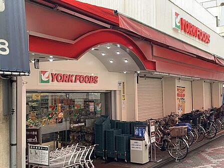 ヨークフーズ立石店 徒歩5分。 360m