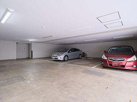 ◆駐車場◆ショッピングや旅行、レジャーが気軽に楽しめる駐車場を完備しています。