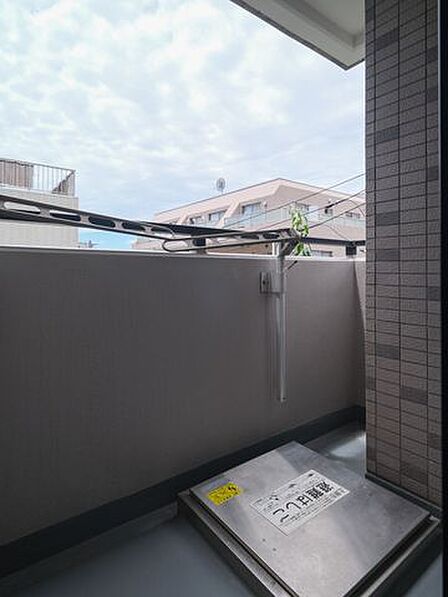 爽やかな風と穏やかな陽光を取り込むバルコニーは日常の合間にほっとひと息つける憩いの場となりそうです。