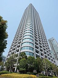 汐留エリアのランドマーク！安心の制震構造を採用した47階建てのタワーレジデンスです。上質な空間をお届けする多彩な共用設備が充実◎豊かな緑と水の癒しも感じられる住環境です。