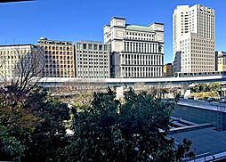 緑の潤いと都市の景観を同時に享受できる眺望です。都心にいながら開放感を感じられる眺めが、住まいに心地よさをもたらします。