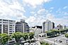 その他：8階部分の高層階南東角住戸ならではの開放的な眺望が広がります。大きく広がる空と御池通りの緑を眺めながら、京都らしい暮らしを感じることができます。
