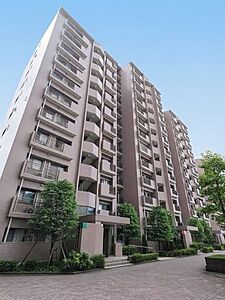 外観:令和3年共用部大規模修繕工事実施済!管理体制良好なマンションです。周辺にはお買い物施設や緑豊かな公園が点在し、休日のおでかけも充実しそうです。 外観:令和3年共用部大規模修繕工事実施済!管理体制良好なマンションです。周辺にはお買い物施設や緑豊かな公園が点在し、休日のおでかけも充実しそうです。