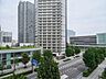 その他：バルコニーからは周辺のタワーレジデンスや街路樹が広がる街並みを望めます。開放感のある景観が日々の暮らしを彩ります。