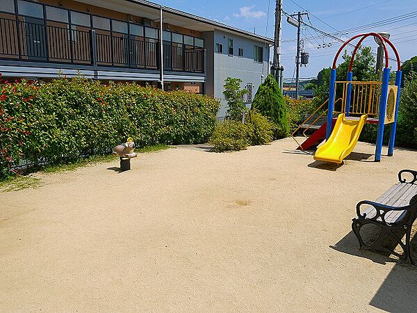 画像10:【公園】コートブランシュ富雄児童公園まで247ｍ