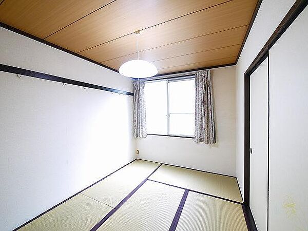 画像24:和室、ちょっとしたくつろぎスペースにいかがでしょうか