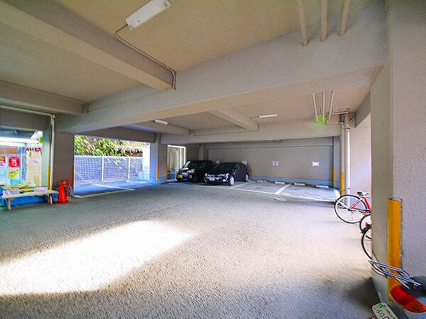 画像13:駐車場です