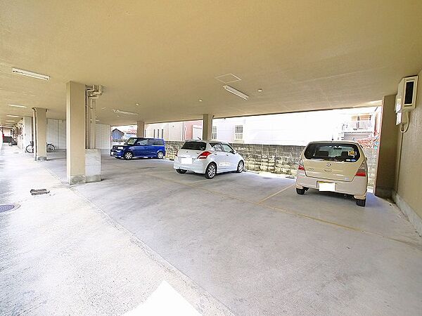画像15:駐車場があるので、車を買う予定の方も安心です