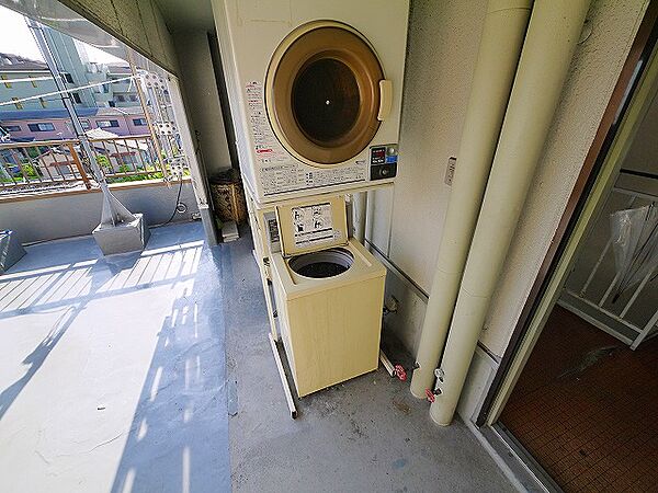 画像30:共用の洗濯機置き場です