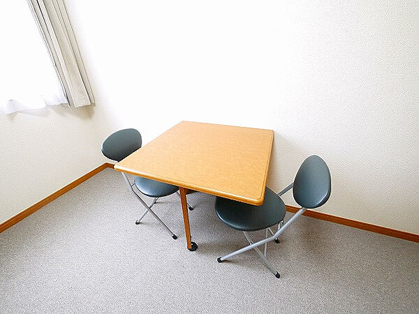 画像21:テーブル・椅子