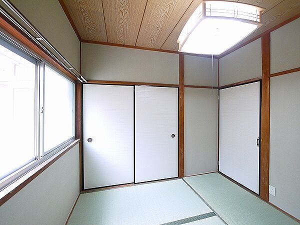 画像16:和室、ちょっとしたくつろぎスペースにいかがでしょうか