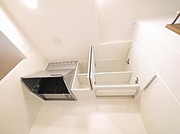 キッチンの吊戸棚です