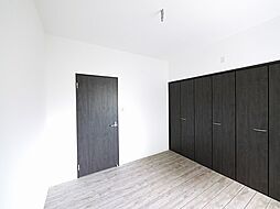 明るい洋室です