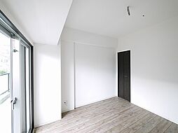 使い勝手のいい洋室です