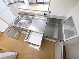コンパクトなキッチンで掃除もラクラク