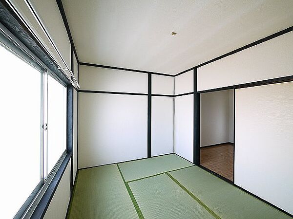 画像5:明るい和室です。