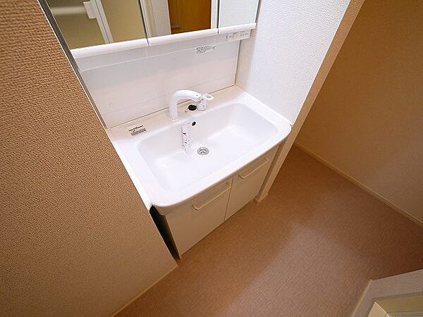 画像25:独立洗面台、小物を置くことができて便利です