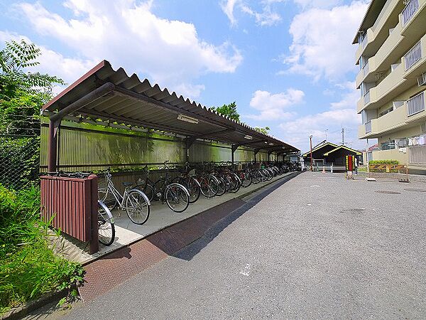画像20:駐輪台数に余裕がある自転車置き場です