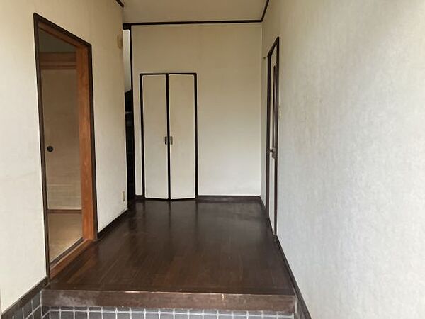 玄関を拡大表示