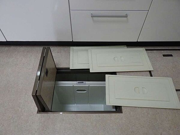 台所床下収納３連スライドタイプ（写真は1個分）