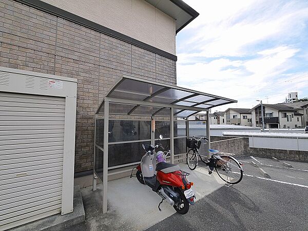 画像15:屋根付き駐輪場