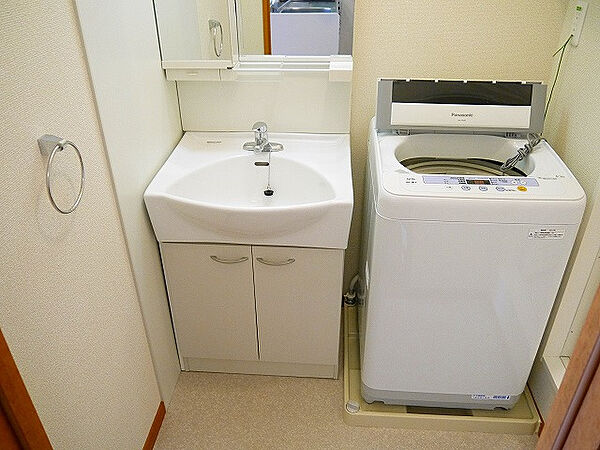 画像10:独立洗面台あり、毎朝おしゃれに忙しい女性の方におすすめです