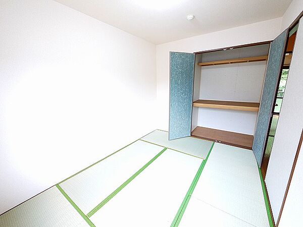 画像26:柔らかい畳が心地よい和室