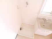 特に冬場は手がかじかむので、洗濯機置場も室内が良いですね。