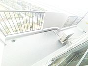 バルコニーは東向きです。