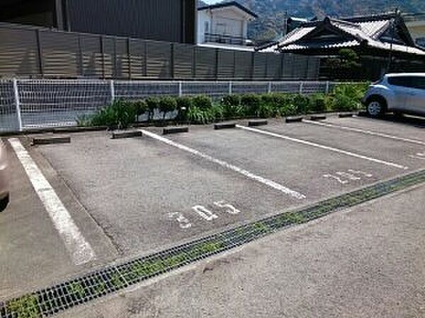 画像11:駐車場です