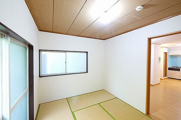 画像20:明るい和室です