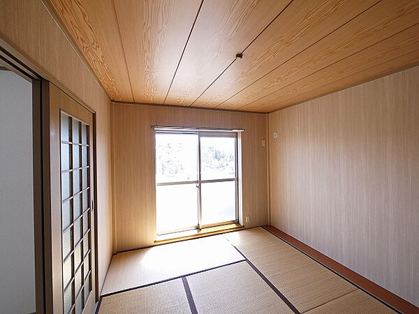 画像24:柔らかい畳が心地よい和室