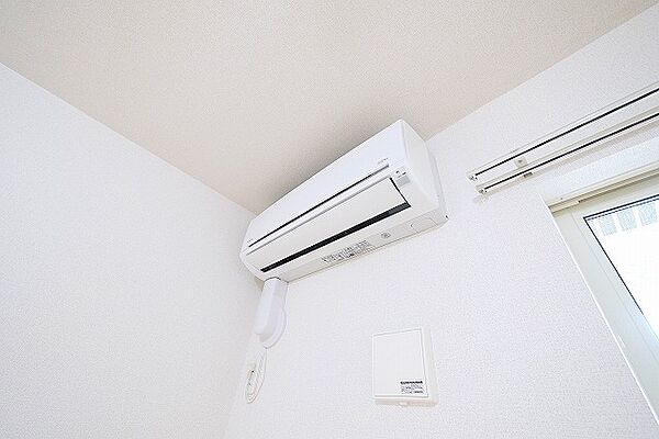 画像14:嬉しいエアコン完備のお部屋です。