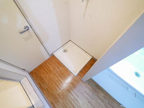 画像19:室内洗濯機置き場が洗面台の横にあります