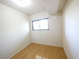 個人の部屋や寝室として使える洋室です