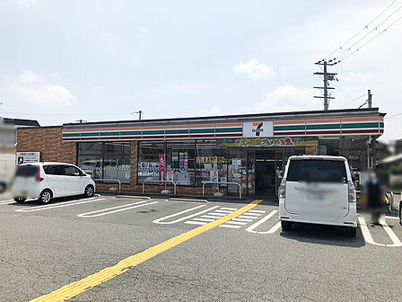セブンイレブン 姫路伊伝居店