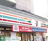 セブンイレブン 徒歩3分。コンビニ 180m