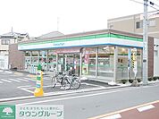 ファミリーマート 徒歩1分。コンビニ 70m