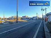 前面道路含む外観