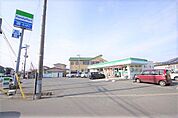 ファミリーマート四郎丸吹上店 徒歩9分。 680m