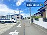 外観：前面道路