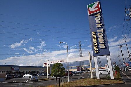 ヨークベニマル市名坂店 徒歩18分。 1400m