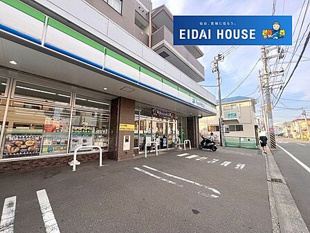 ファミリーマート仙台穀町店 徒歩8分。 640m