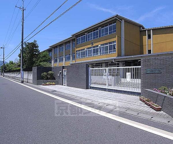 画像22:桂徳小学校まで700m 住宅街に建つ小学校です。