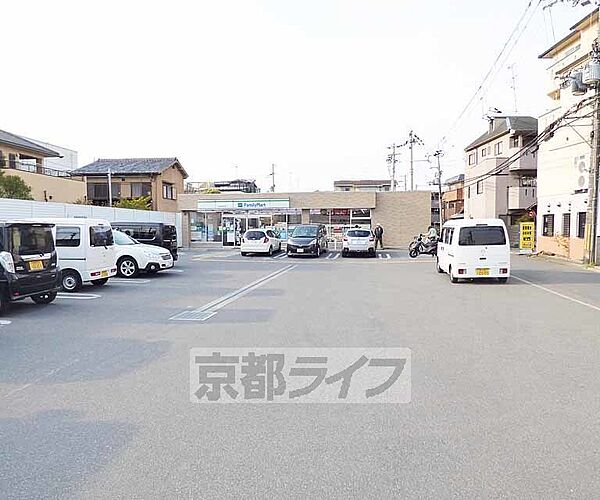 画像7:ファミリーマート 四条通梅津店まで562m 駐車場完備のコンビニです。